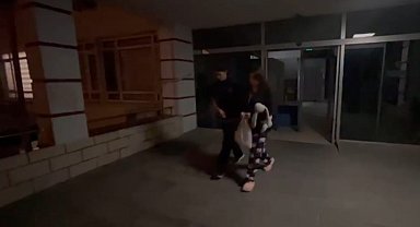 Rüyasında annesinin kendisini boğduğunu gördüğünü öne süren genç kız, annesini öldürdü