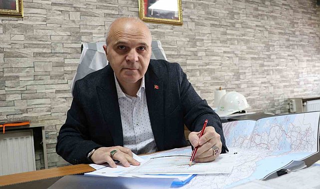 Sabah kafasında baretle inşaatta geziyor, akşam ise eldivenleri takıp ringe çıkıyor