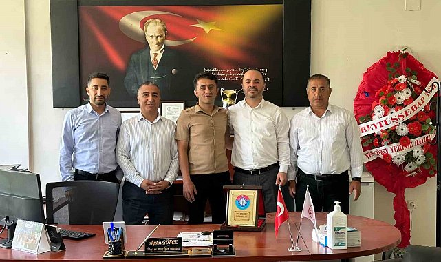 Sağlık-Sen: "Sağlık çalışanları insan hayatını öncelerken yoğun iş temposuyla da mesleğinden bezdiriliyor"