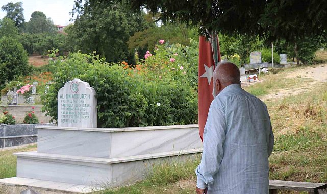 Sahabe oğlunun mezarını buldu, kitaplarını satarak türbeye dönüştürdü