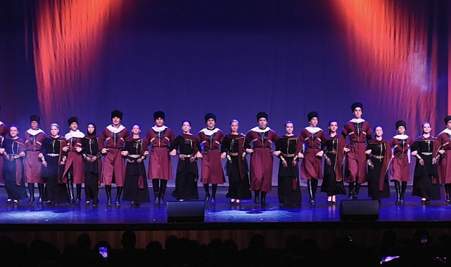 Sahnede Kafkas rüzgarı