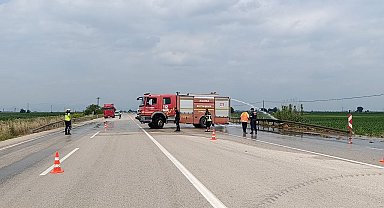 Saman yüklü pikap alev aldı, sürücü ve yanındakiler son anda kurtuldu