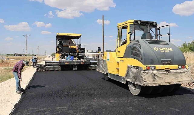 Şanlıurfa'da 14 kilometrelik grup yolunda asfalt seferberliği