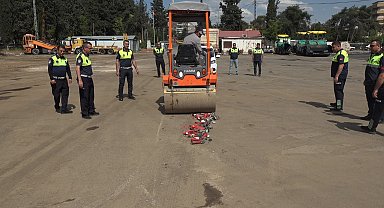 Şanlıurfa'da havalı kornalar silindir ile imha edildi