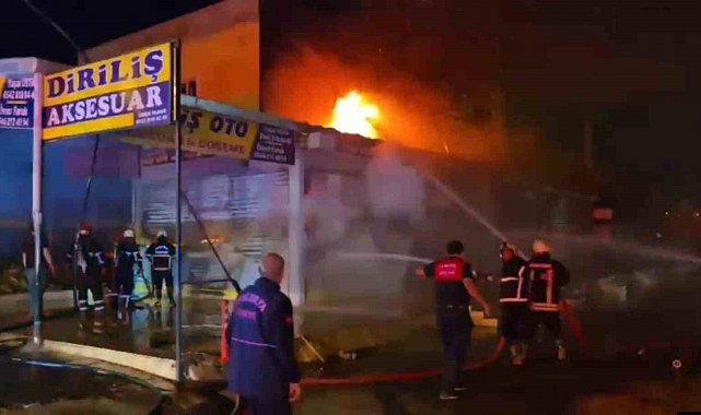 Şanlıurfa'da iki iş yerinde çıkan yangın kontrol altına alındı