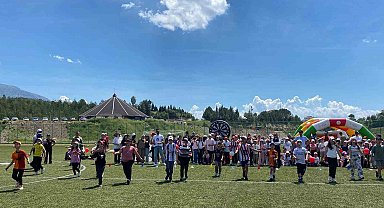 Şaphane'de çocuk oyunları ve uçurtma şenliği coşkusu