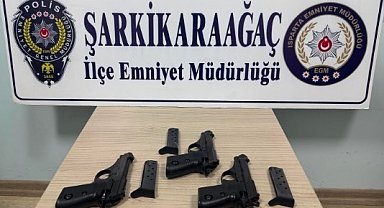 Şarkikaraağaç'ta ruhsatsız silah operasyonu: 2 şüpheli hakkında işlem başlatıldı