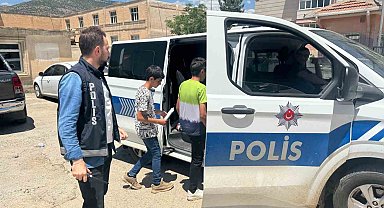 Sason'da LGS'ye yetişemeyen öğrencilerin imdadına polis yetişti