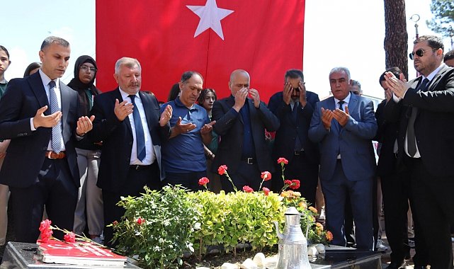 Şehit Öğretmen Şenay Aybüke Yalçın şehadetinin 9. yıl dönümünde kabri başında anıldı