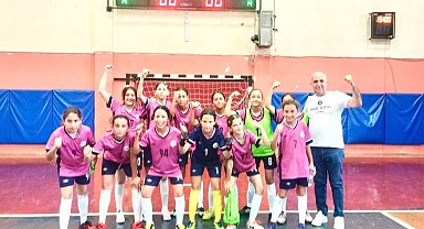 Şehit Rıfat Tunçbilek Ortaokulu'ndan futsalda önemli dereceler