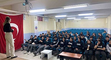 Selendi'de liseliler yapay zeka ile geleceğe hazırlandı
