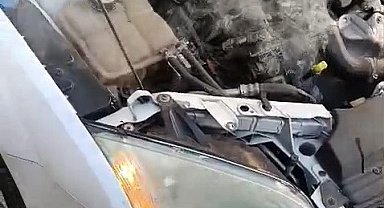 Seyir halindeki otomobil alev aldı