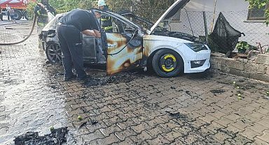Seyir halindeyken alev topuna döndü, sürücü son anda kendini dışarı atarak kurtuldu