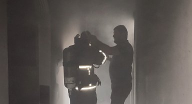 Siirt'te apartman dairesinde yangın: 3 kişi dumandan etkilendi