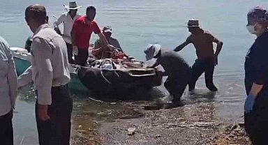 Siirt'te bahçede fenalaşan hasta, tekneyle ambulansa ulaştırıldı