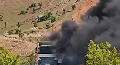 Siirt'te kamyon yangını: Sürücü son anda kurtuldu
