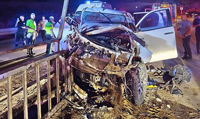 Siirt'te pikap bariyerlere ok gibi saplandı: 2 yaralı