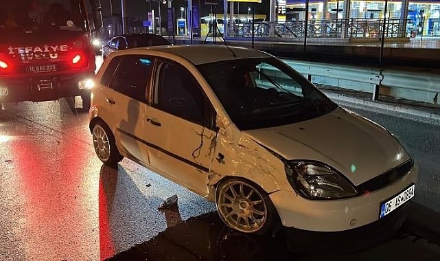 Sıkıştırılan otomobil takla attı: 4 yaralı, sürücü firarda