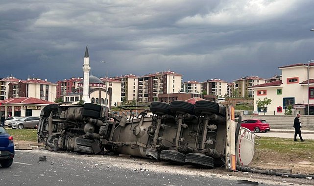 Silobas ile otomobil çarpıştı: 2 yaralı