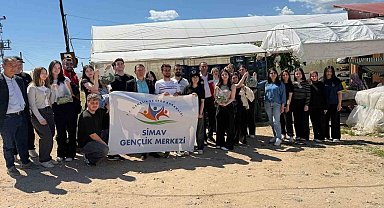 Simav'da gençler serada hasatla buluştu