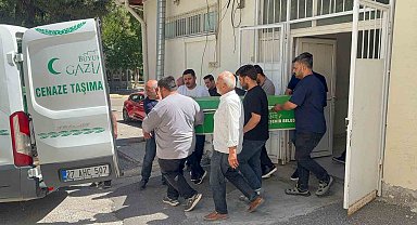 Sınava giderken geçirdiği kaza sonrası hayatını kaybeden gencin cenazesi ailesine teslim edildi