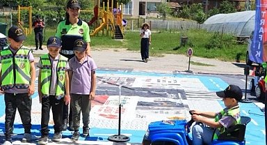 Sinop'ta jandarmadan miniklere uygulamalı trafik eğitimi