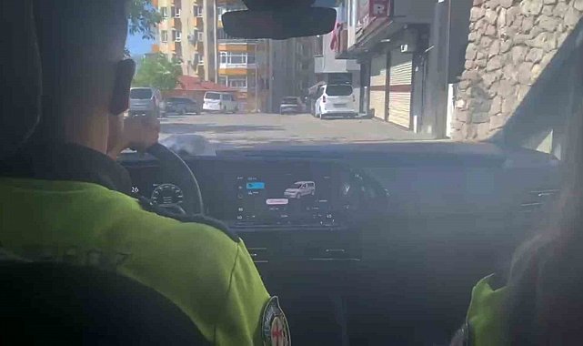Şırnak polisi zamanla yarıştı: Sınava geç kalan 12 öğrenci son dakikada yetiştirildi