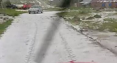 Sivas'ta kuvvetli dolu yağışı beraberinde sele neden oldu