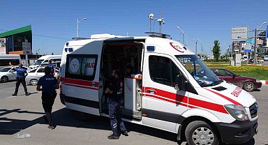 Sivil polis aracı ile motosiklet çarpıştı: 1 yaralı