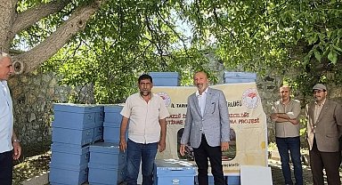Sivrice'de arıcılara kovan desteği