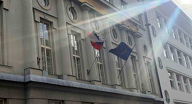 Slovenya'da İsrail yanlısı yeni hükümet, göreve gelir gelmez Filistin bayrağını indirdi