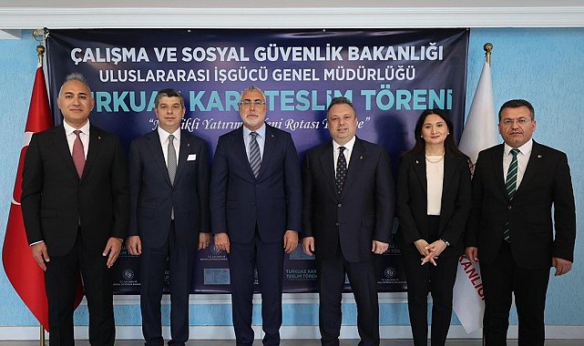 SOCAR Türkiye yöneticilerine Turkuaz Kart takdim edildi