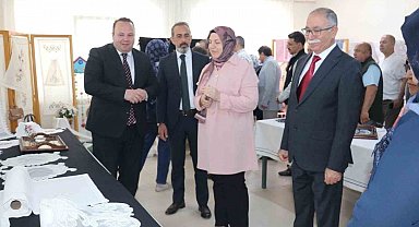 Şuhut Halk Eğitim Merkezinin yıl sonu sergisi büyük ilgi gördü