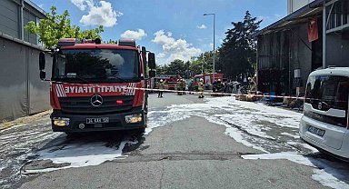 Sultangazi'de boyaların depolandığı alanda yangın çıktı