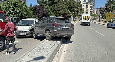 SUV ile hafif ticari araç çarpıştı: Baba ve 2 yaşındaki oğlu yaralandı