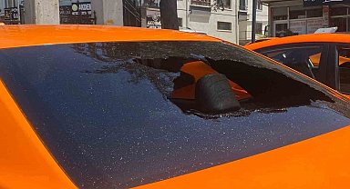Taksi durağına satırlı ve sopalı saldırı: 3 yaralı