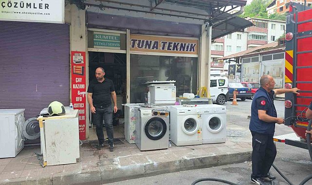 Tamircinin deposunda çıkan yangın korkuttu