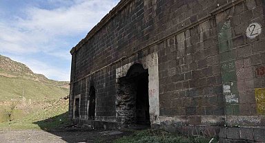 Tarihe terk edilen miras: Kars'taki tabyalar hayvan barınağına dönüştü
