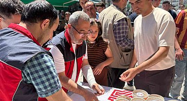 Tarihi Çapanoğlu Camii'nde aşure ikramı