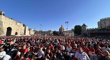 Tarihi Yedikule Hisarı'nda milli maç coşkusu