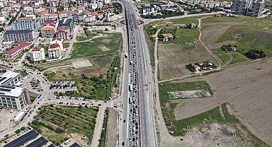 Tatil bitti, yoğunluk bitmedi: 43 ilin geçiş noktasında dönüş trafiği yaşandı