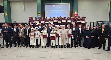 Tatvan'da görkemli hafızlık icazet merasimi: 56 hafız belgelerini aldı