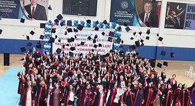 Tavşanlı'da geleceğin sağlıkçıları kep fırlattı