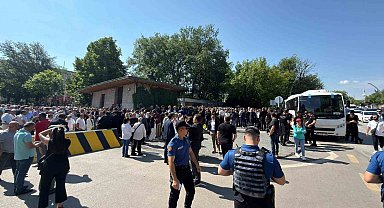 TBMM önünde Kılıçdaroğlu ve Özel destekçileri arasında gerginlik