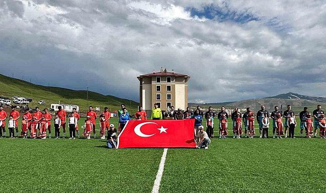 Tekman'da Mustafa Çiftçi futbol turnuvası şampiyonu Hürriyetspor oldu
