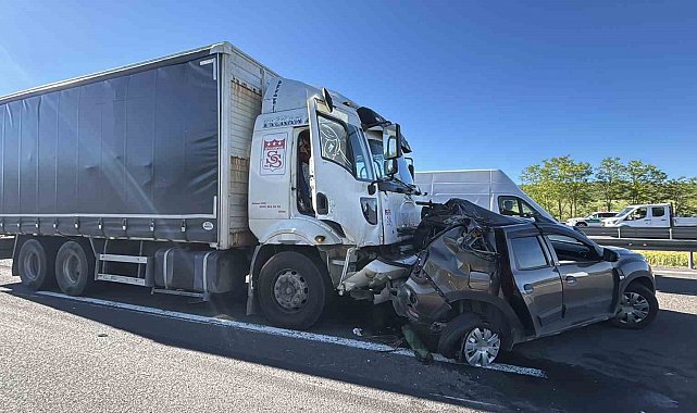 TEM Otoyolu'nda kamyon cipi önüne katıp sürükledi: 2 yaralı