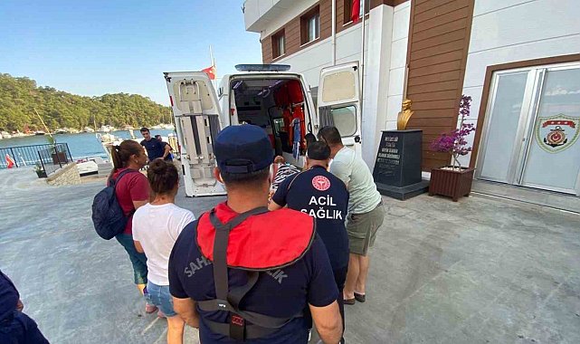 Tersane adasında rahatsızlanan vatandaşa tıbbi tahliye