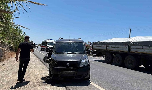 Ticari araç ile çarpışan otomobil bahçeye devrildi: 2 yaralı