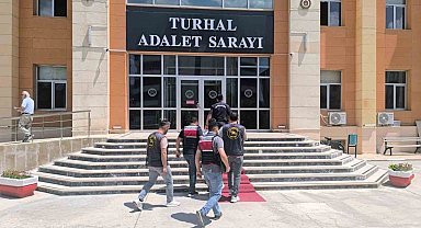 Tokat'ta 24 yıl 9 ay hapis cezası bulunan firari jandarma operasyonuyla yakalandı