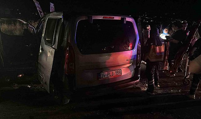 Traktöre çarpan araçta 4 kişi yaralandı